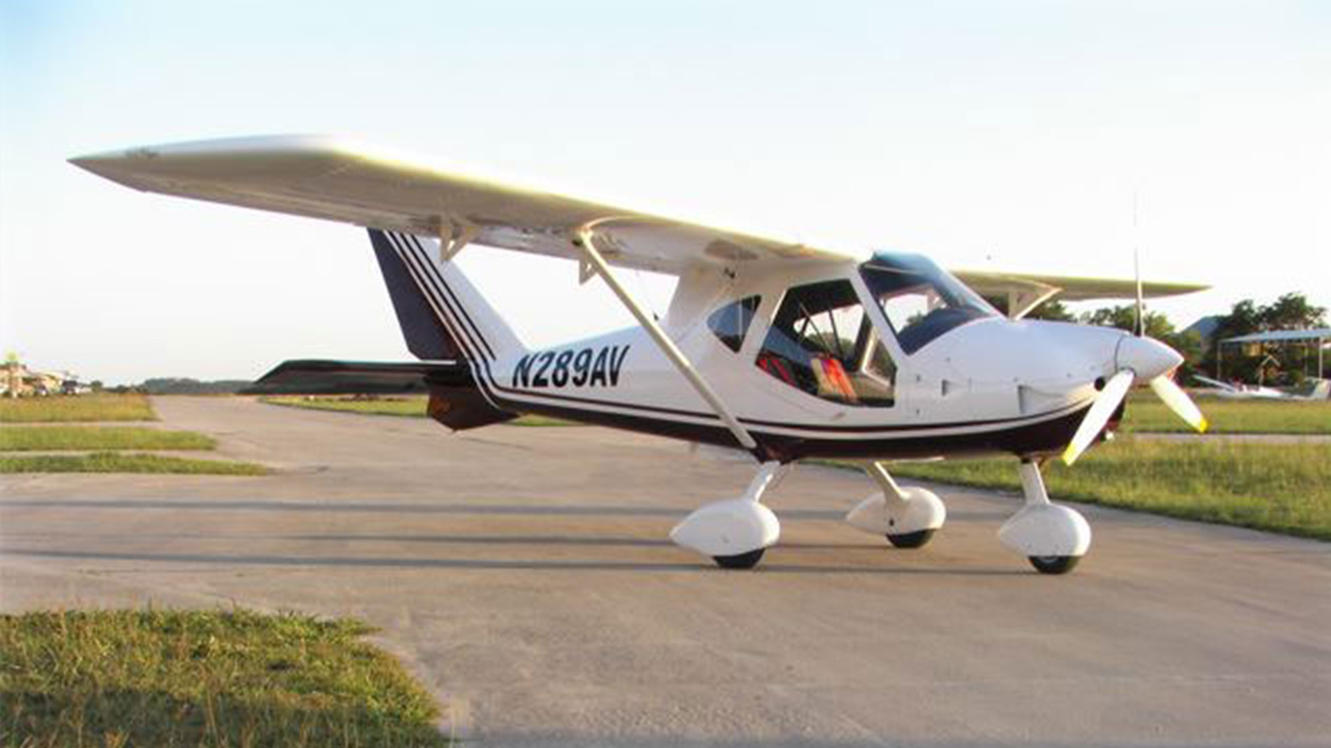 Aveo-equipped light aircraft on the ramp